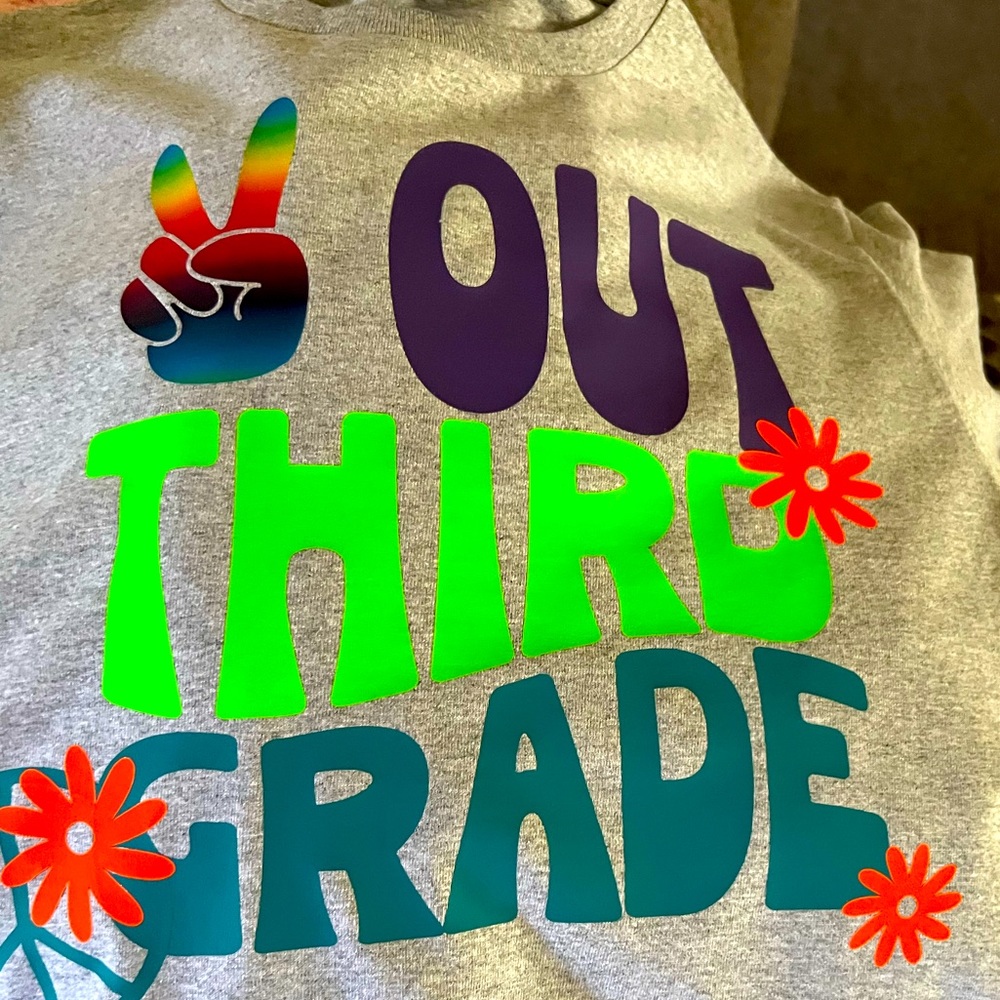 Custom END OF SCHOOL shirts! ✌🏼 Peace Out •customized and hand made •
